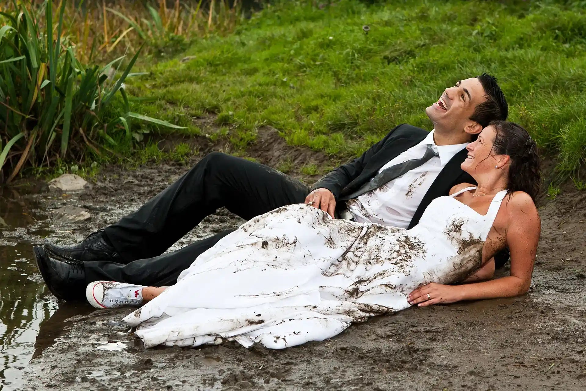 MyDressbox Bridal Laundry Hero Image (groom and bride with her wedding gown covered in mud on her wedding day)
